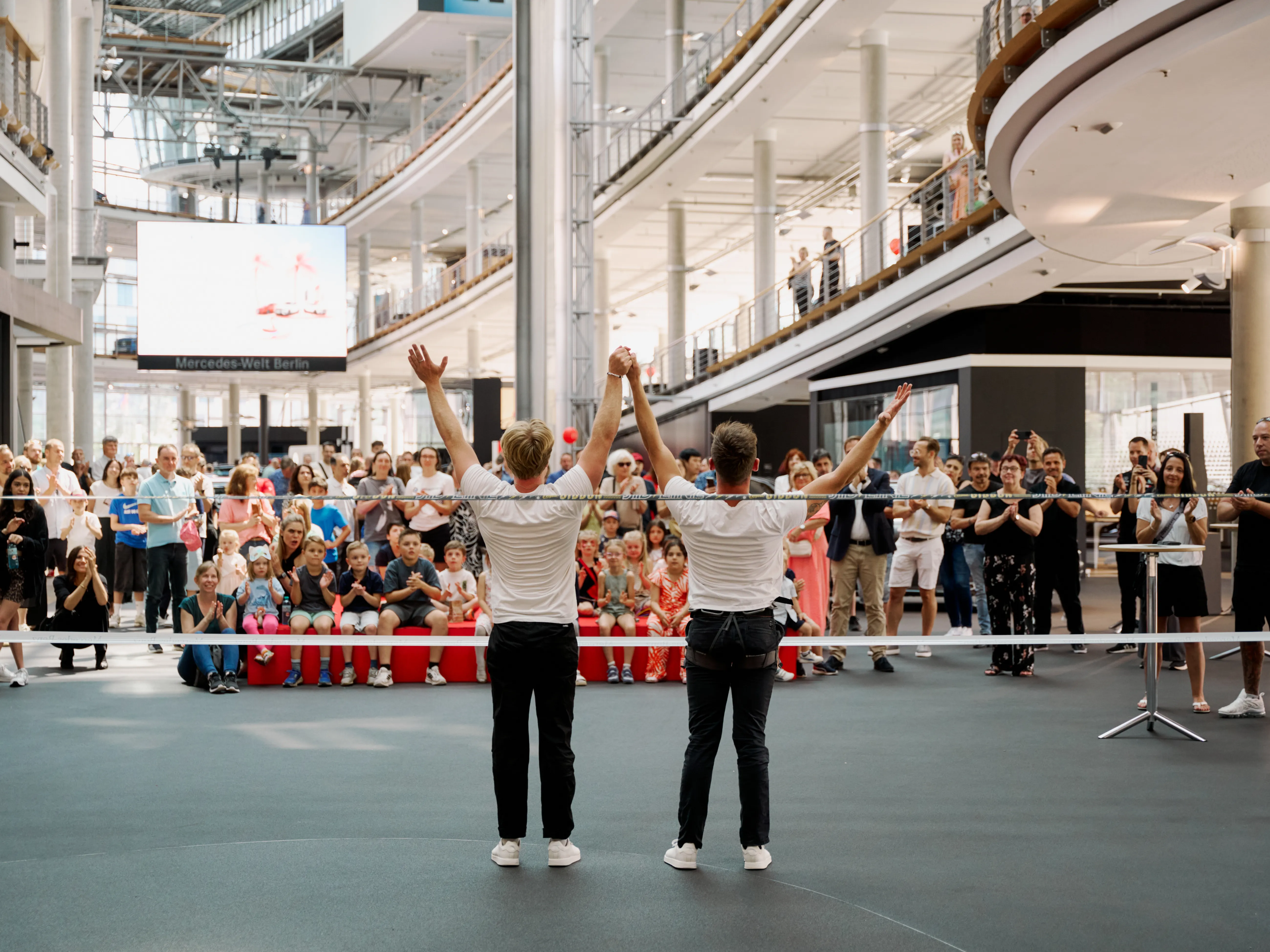 Moritz Purer – Slackline Duo Show Mercedes-Benz Berlin 2025