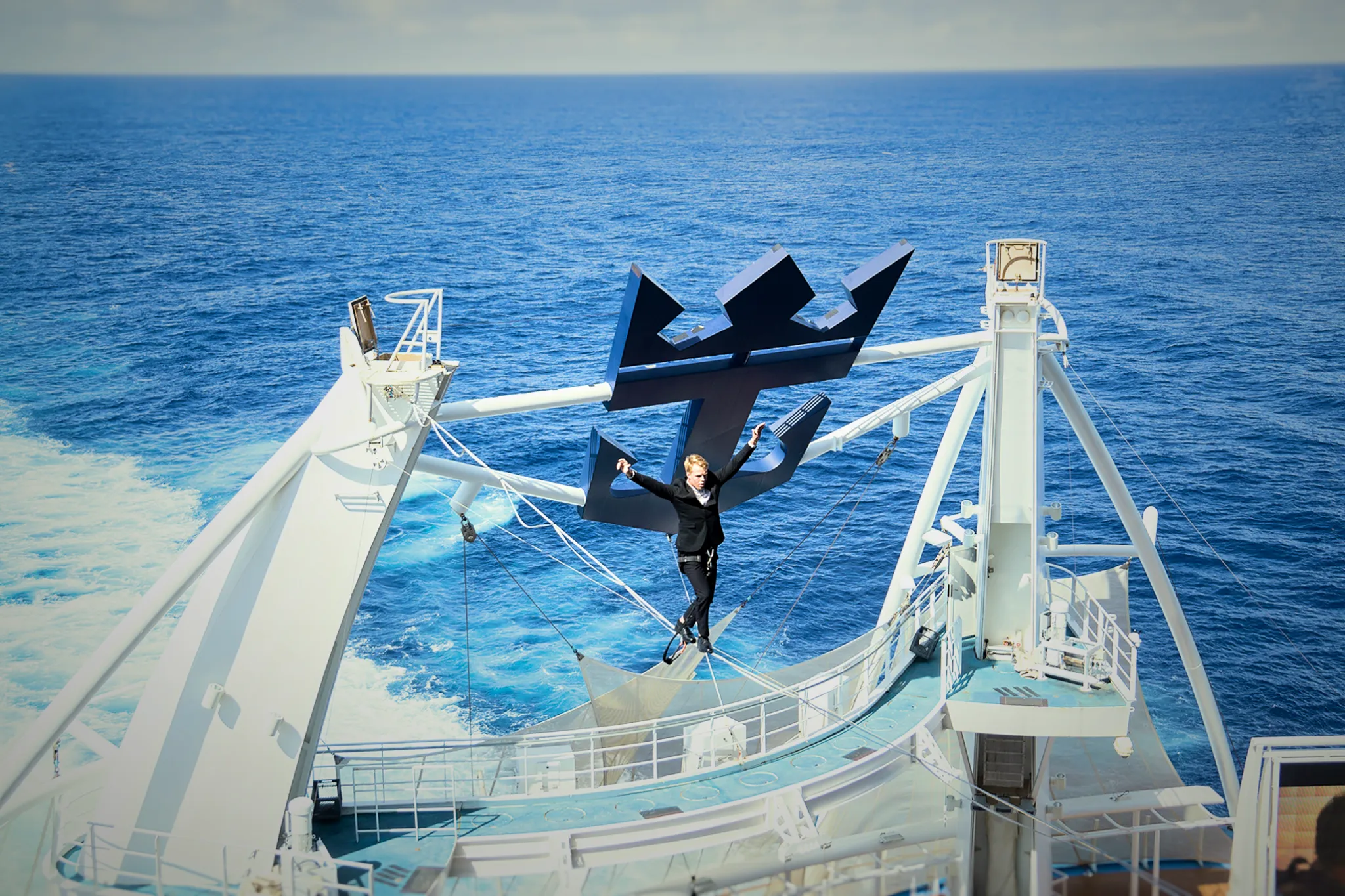 Moritz Purer – Highline show on Harmony of the Seas