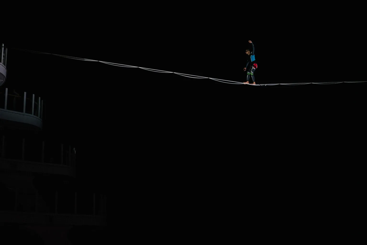 Moritz Purer – Aqua Theater Slackline Performance Royal Caribbean